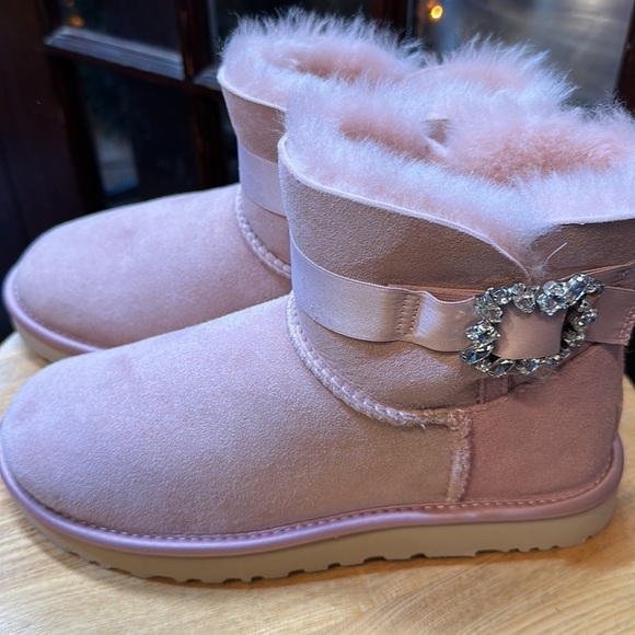😊NIB UGG w/1110430 Women W MiNi SIDE BROOCH size 7 - Picture 3 of 13
